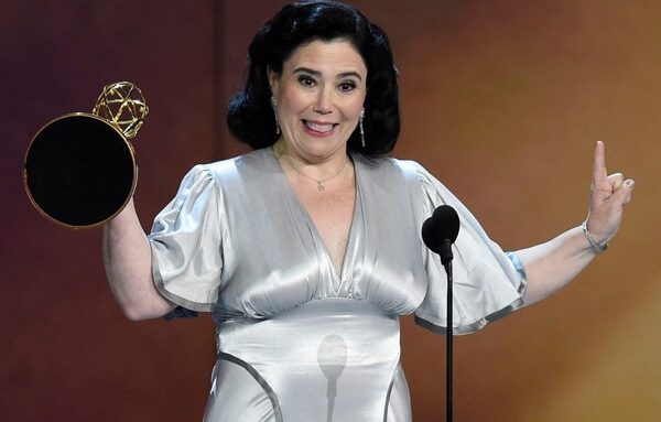 Alex Borstein Wins Emmy For Best Supporting Actress Comedy For Mrs. Maisel