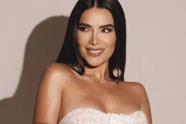 Dania Méndez - Professional Portrait