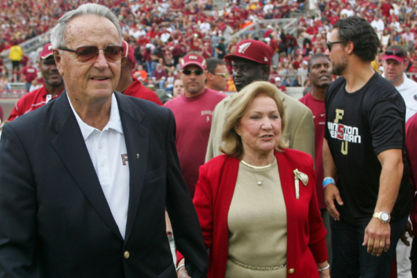 Bobby Bowden & His Wife Built a Family of More Than 40 Members - FanBuzz