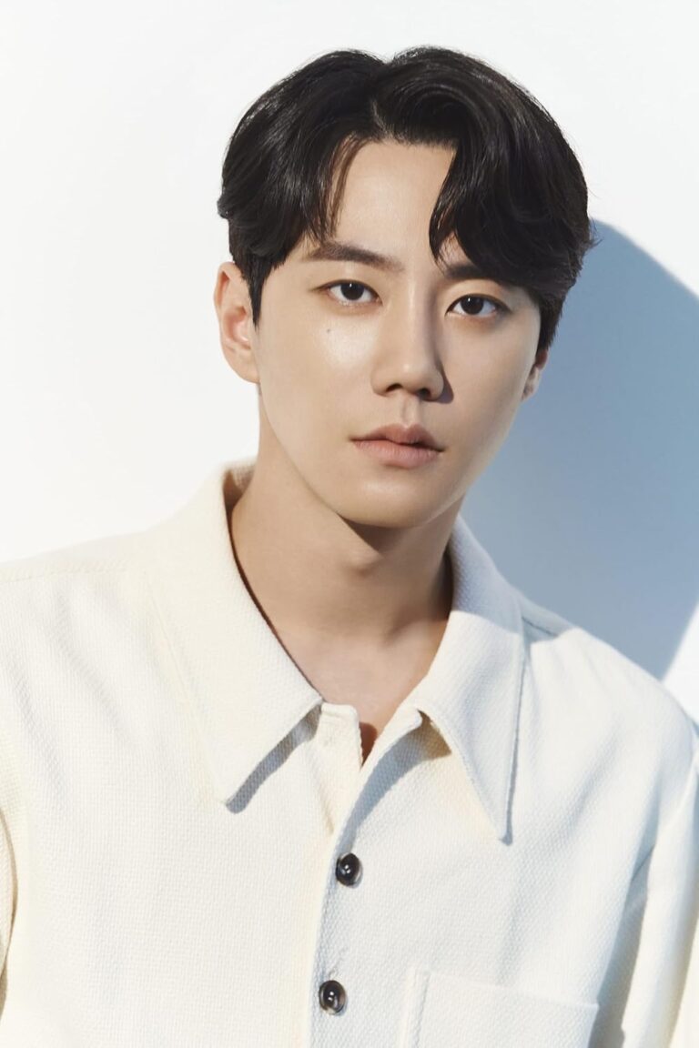 Lee Jun-young - Professional Portrait