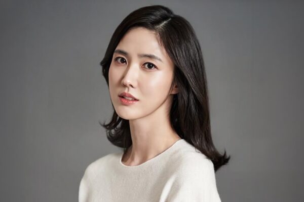 Lee Soo-kyung - Professional Portrait