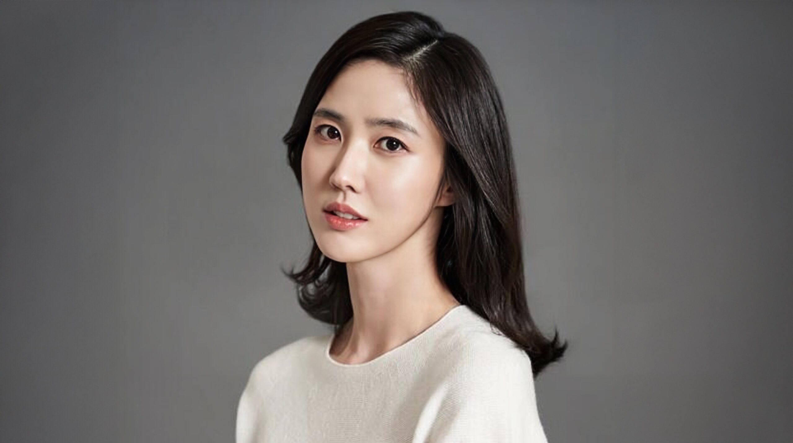 Lee Soo-kyung - Professional Portrait