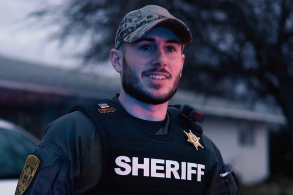 Patty Mayo, who poses as sheriff's deputy on YouTube, revealed as fake - BNO News